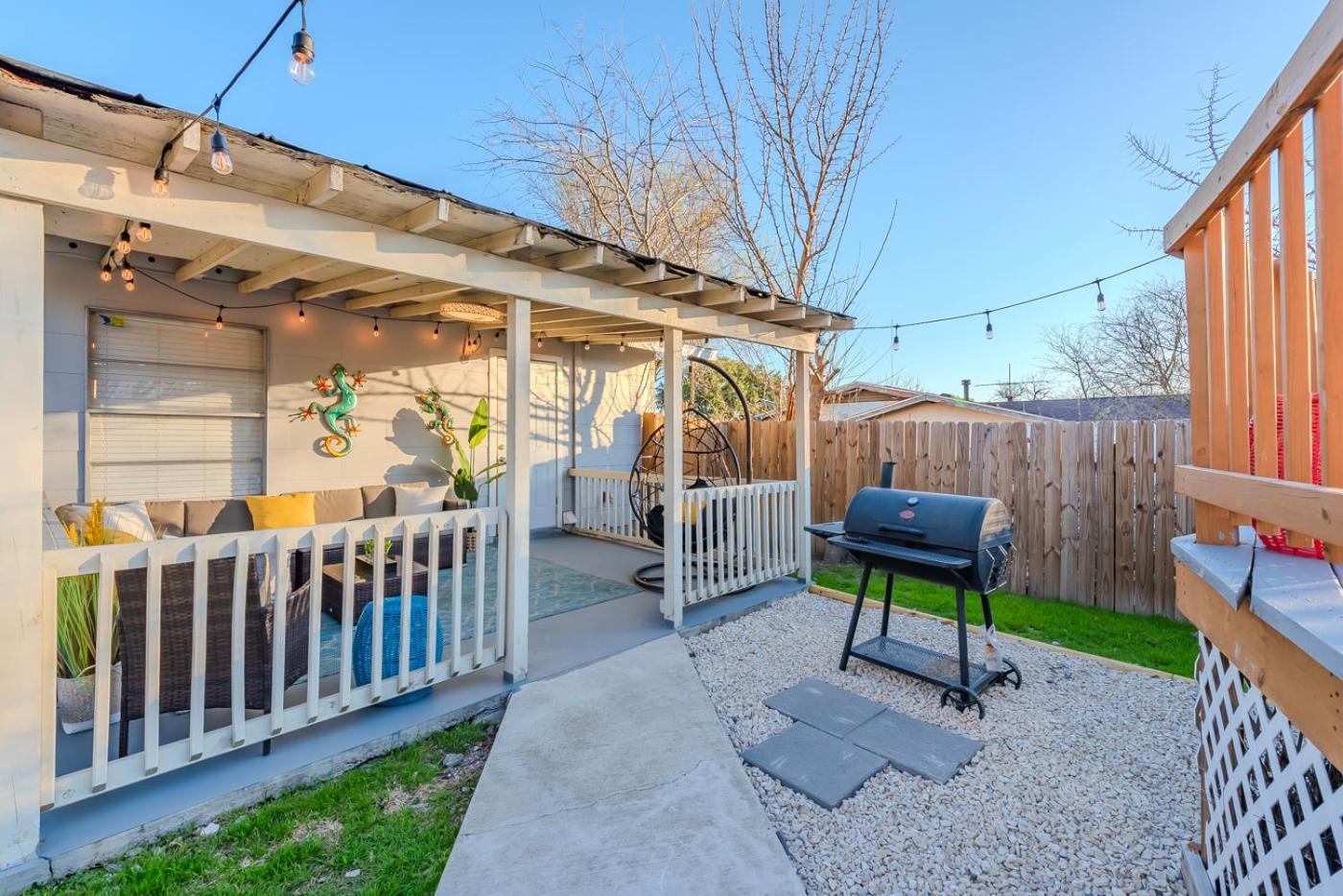 Game Room, Pool & Fire Pit At The Medical Center San Antonio Exterior photo