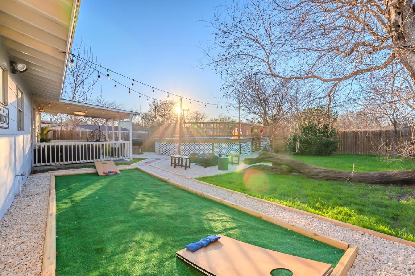 Game Room, Pool & Fire Pit At The Medical Center San Antonio Exterior photo