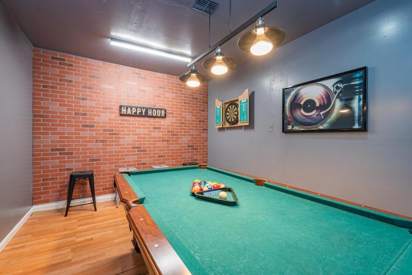 Game Room, Pool & Fire Pit At The Medical Center San Antonio Exterior photo